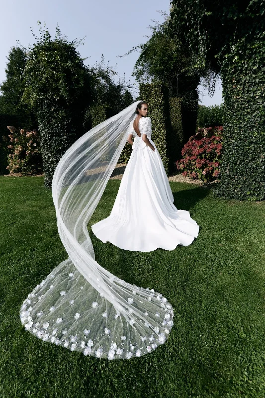 VRM464V – PAILETTE FLORAL GARDENS TULLE VEIL